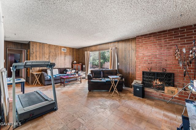 13525 Simshaw Avenue, Sylmar, CA 91342