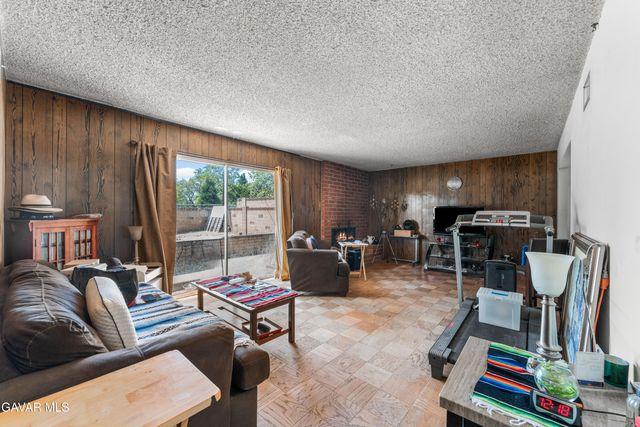 13525 Simshaw Avenue, Sylmar, CA 91342