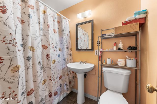 13525 Simshaw Avenue, Sylmar, CA 91342