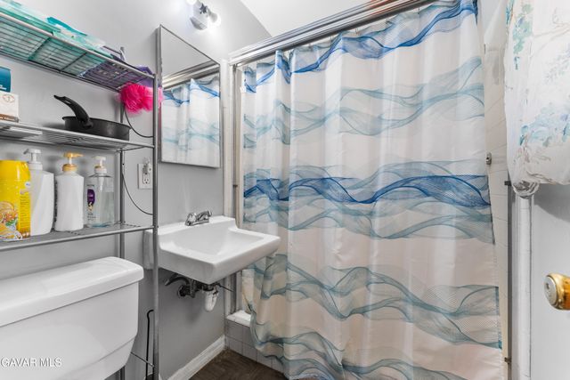 13525 Simshaw Avenue, Sylmar, CA 91342