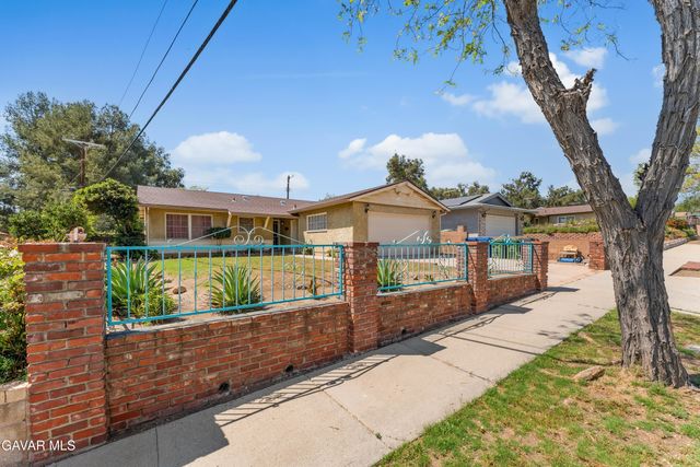 13525 Simshaw Avenue, Sylmar, CA 91342