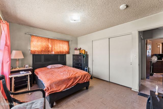 13525 Simshaw Avenue, Sylmar, CA 91342