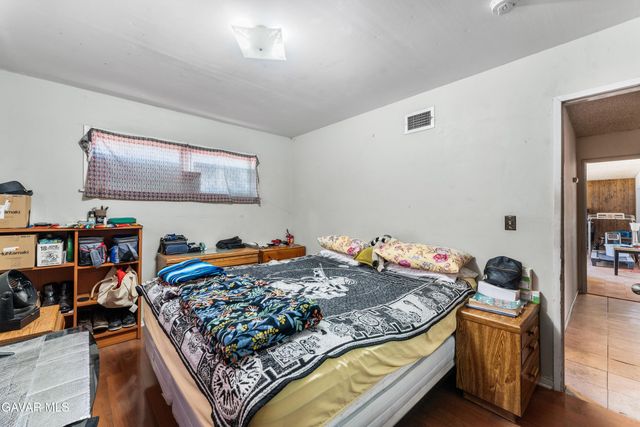 13525 Simshaw Avenue, Sylmar, CA 91342