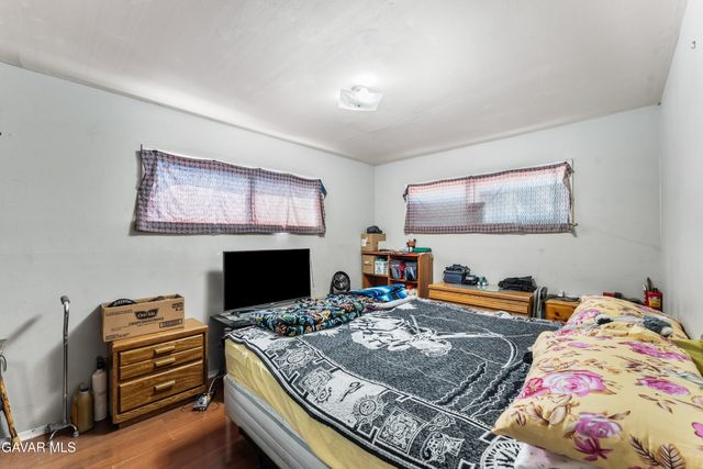 13525 Simshaw Avenue, Sylmar, CA 91342