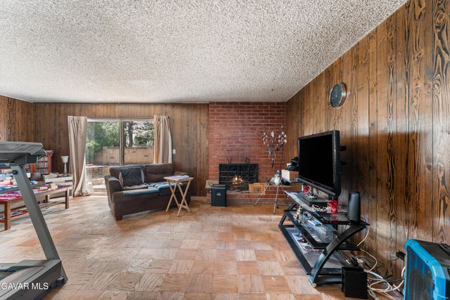 13525 Simshaw Avenue, Sylmar, CA 91342
