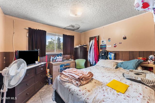 13525 Simshaw Avenue, Sylmar, CA 91342