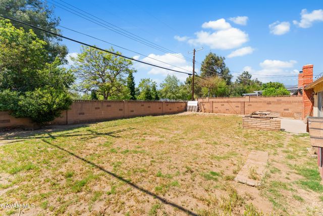 13525 Simshaw Avenue, Sylmar, CA 91342