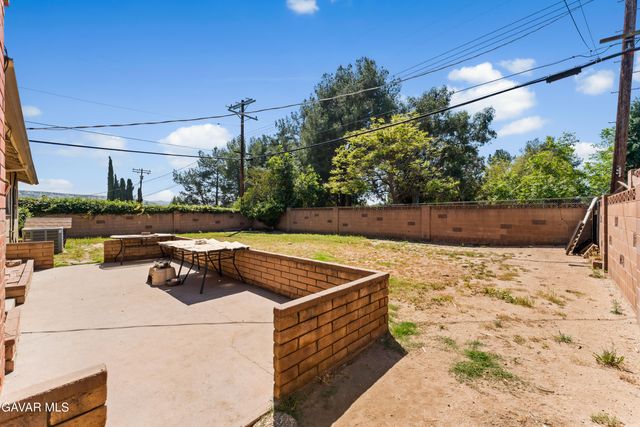 13525 Simshaw Avenue, Sylmar, CA 91342