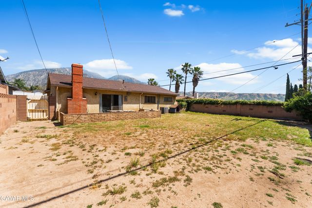13525 Simshaw Avenue, Sylmar, CA 91342