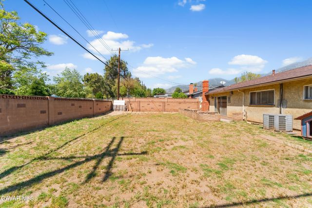 13525 Simshaw Avenue, Sylmar, CA 91342
