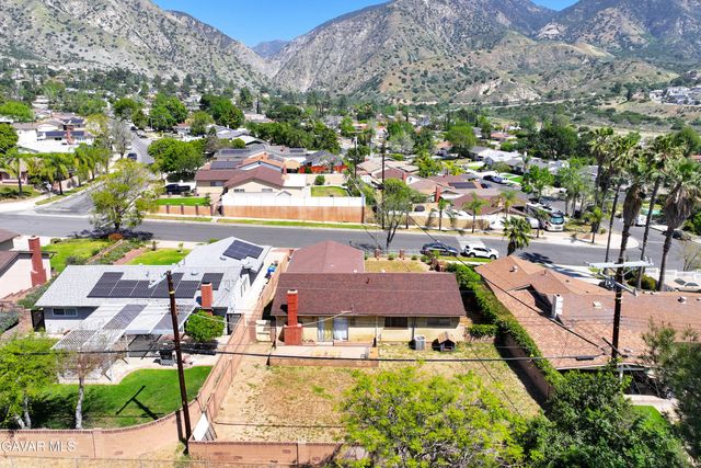 13525 Simshaw Avenue, Sylmar, CA 91342