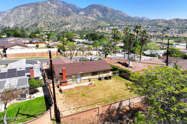 13525 Simshaw Avenue, Sylmar, CA 91342