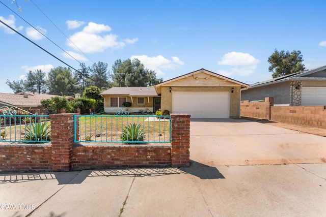 13525 Simshaw Avenue, Sylmar, CA 91342