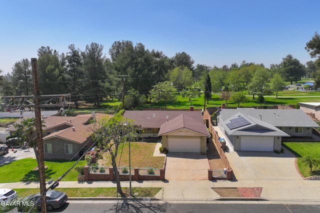 13525 Simshaw Avenue, Sylmar, CA 91342