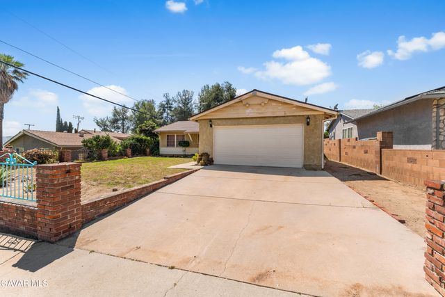 13525 Simshaw Avenue, Sylmar, CA 91342
