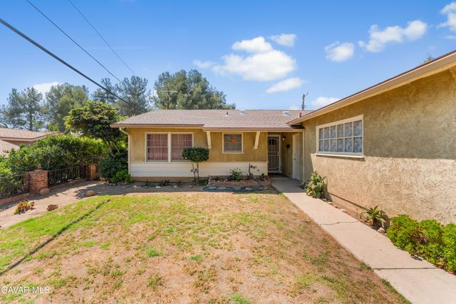 13525 Simshaw Avenue, Sylmar, CA 91342