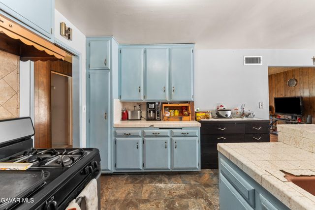 13525 Simshaw Avenue, Sylmar, CA 91342