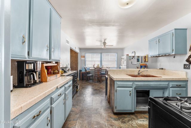 13525 Simshaw Avenue, Sylmar, CA 91342