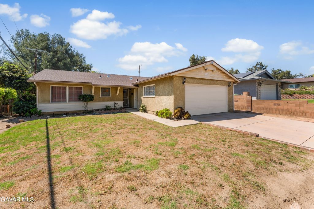 13525 Simshaw Avenue, Sylmar, CA 91342