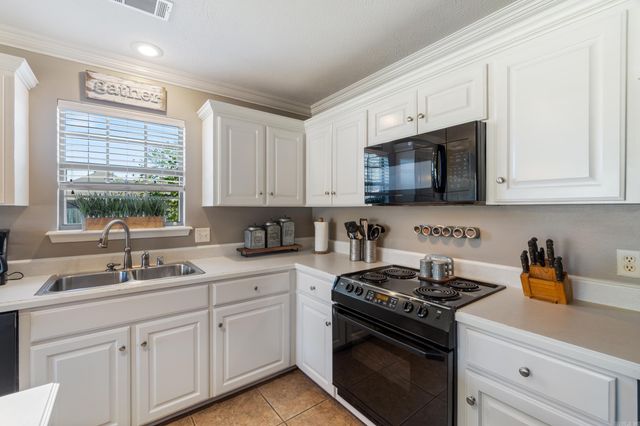 4640 Valiant, Conway, AR 72034