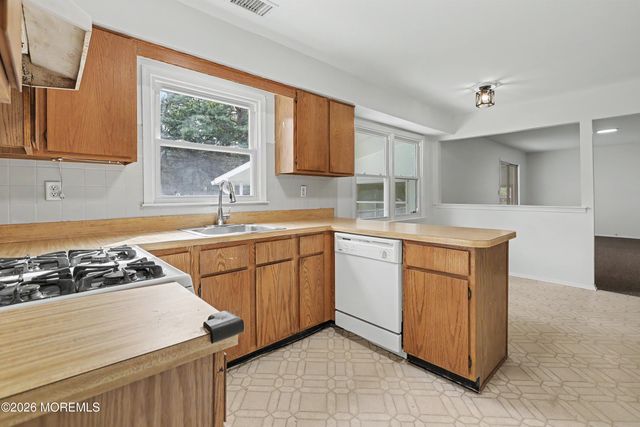 1075 Torremolinos Court, Toms River, NJ 08753