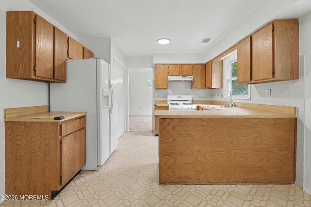 1075 Torremolinos Court, Toms River, NJ 08753