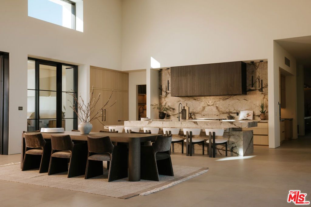 Image 8 of property listing at 2551 White Stallion Road, Thousand Oaks, CA 91361