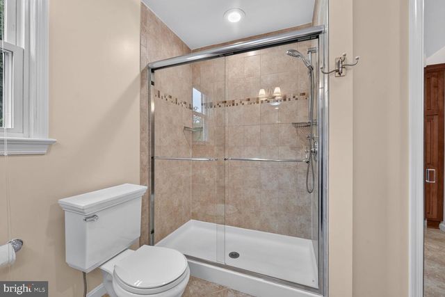 1240 PINE HILL RD, Mclean, VA 22101