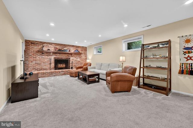 1240 PINE HILL RD, Mclean, VA 22101