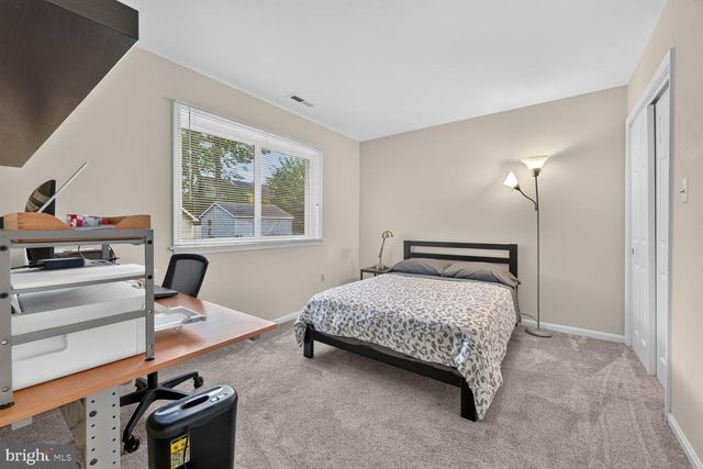 1240 PINE HILL RD, Mclean, VA 22101