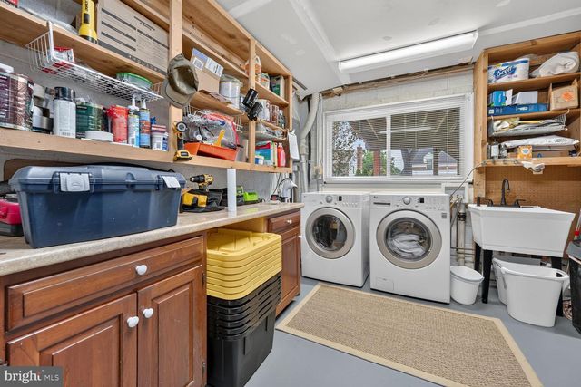 1240 PINE HILL RD, Mclean, VA 22101