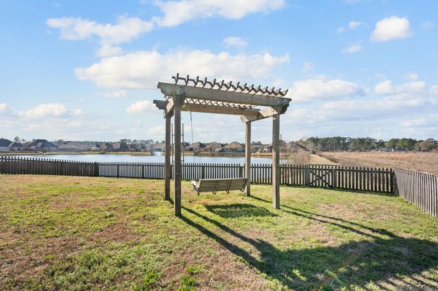 31067 Autumn Lake Dr, Walker, LA 70785