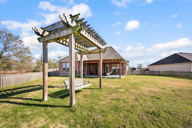 31067 Autumn Lake Dr, Walker, LA 70785