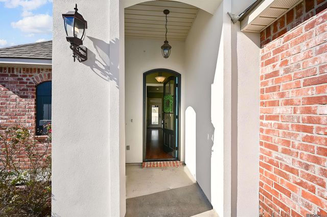 31067 Autumn Lake Dr, Walker, LA 70785