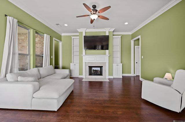 31067 Autumn Lake Dr, Walker, LA 70785