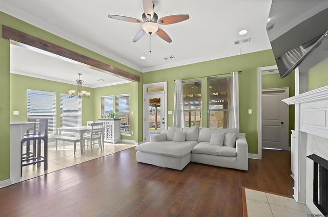 31067 Autumn Lake Dr, Walker, LA 70785