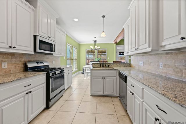 31067 Autumn Lake Dr, Walker, LA 70785