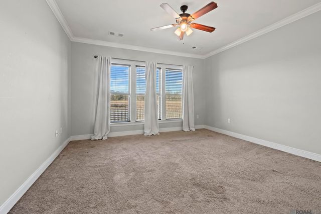 31067 Autumn Lake Dr, Walker, LA 70785