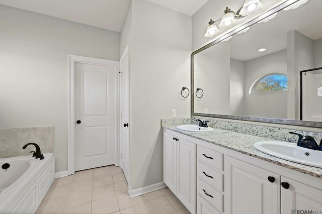 31067 Autumn Lake Dr, Walker, LA 70785