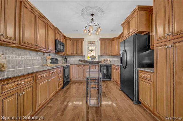 621 Dewey Street, Royal Oak, MI 48067