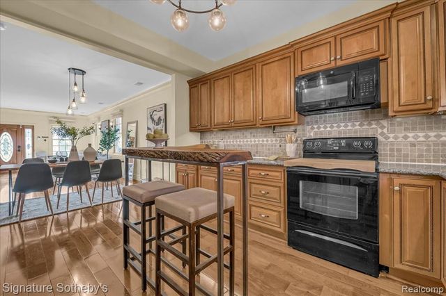 621 Dewey Street, Royal Oak, MI 48067