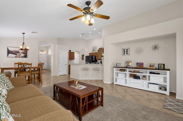 672 N BRIDLEGATE Drive, Gilbert, AZ 85234