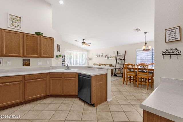 672 N BRIDLEGATE Drive, Gilbert, AZ 85234