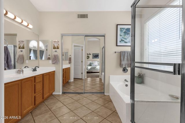 672 N BRIDLEGATE Drive, Gilbert, AZ 85234