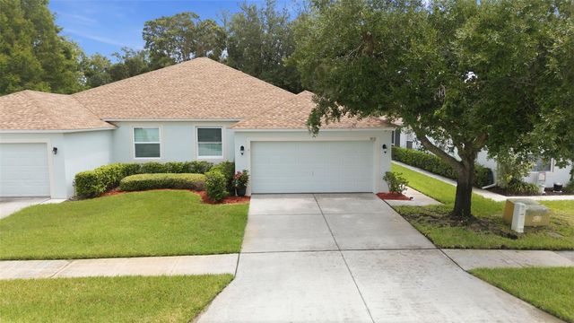 5852 AUTUMN SHIRE, Zephyrhills, FL 33541