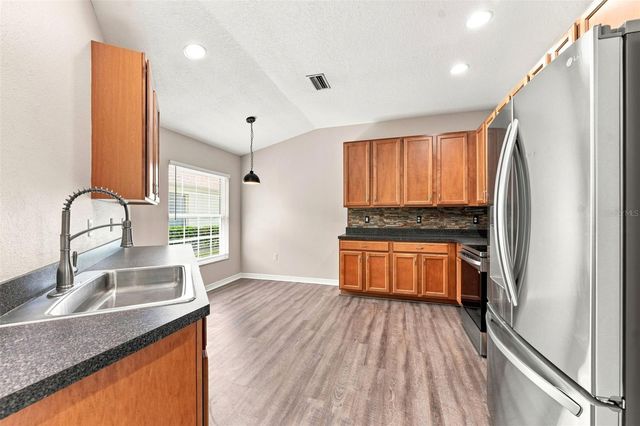 5852 AUTUMN SHIRE, Zephyrhills, FL 33541