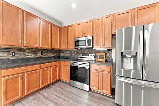 5852 AUTUMN SHIRE, Zephyrhills, FL 33541