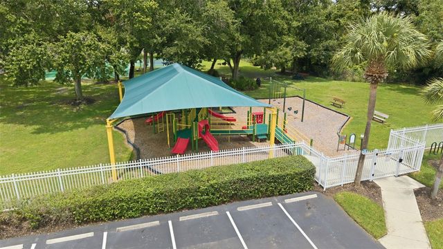 5852 AUTUMN SHIRE, Zephyrhills, FL 33541