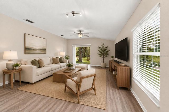5852 AUTUMN SHIRE, Zephyrhills, FL 33541