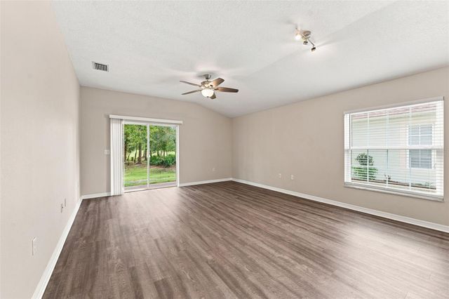5852 AUTUMN SHIRE, Zephyrhills, FL 33541